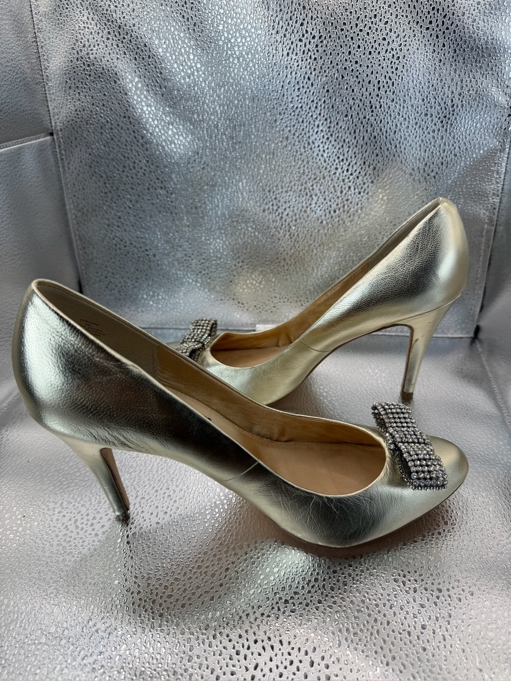 Steven by Steve Madden champagne gold stiletto pumps with rhinestone bow size 9 - Picture 6 of 9